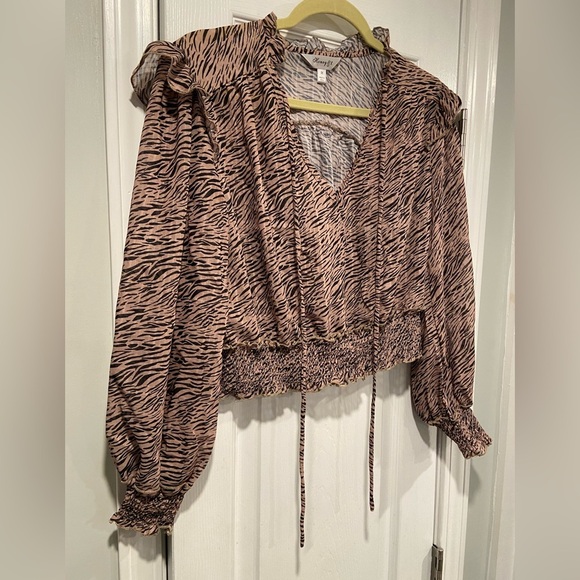Honey & T Size M Black Tan Tiger Stripe Ruffle Sleeve Tie Neck Smocked Blouse - Picture 6 of 11